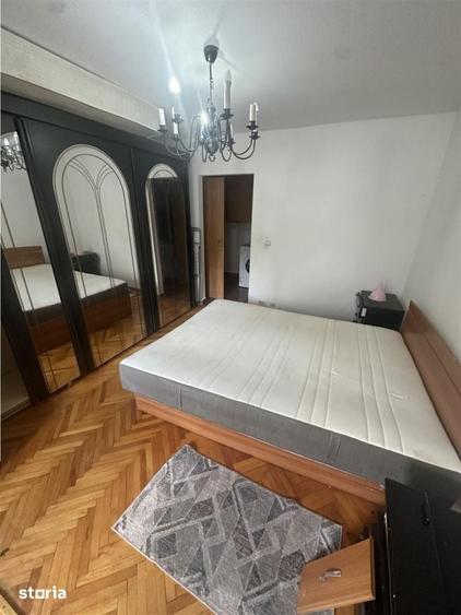 Apartament cu 4 camere decomandat în Lipovei