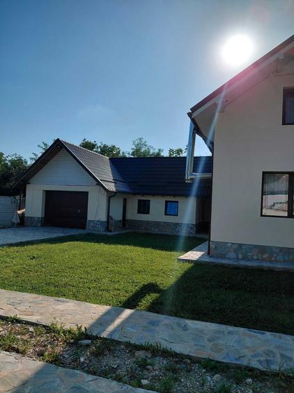 Casă cu 4 camere în Central