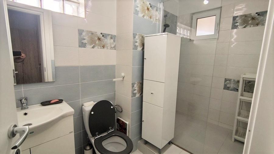 Apartament cu 2 camere decomandat în P-ța Victoriei