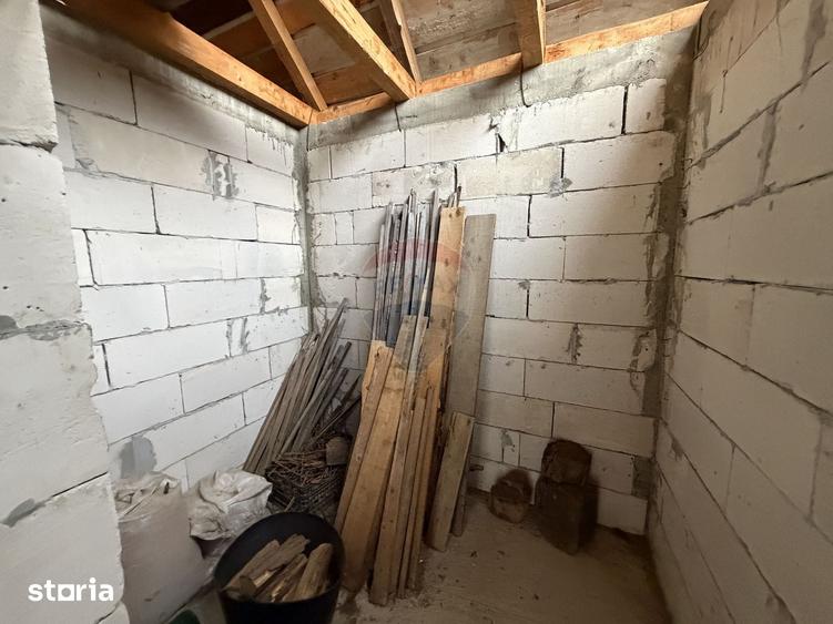 Casă cu 4 camere cu Teren 446 Mp în Răcoasa