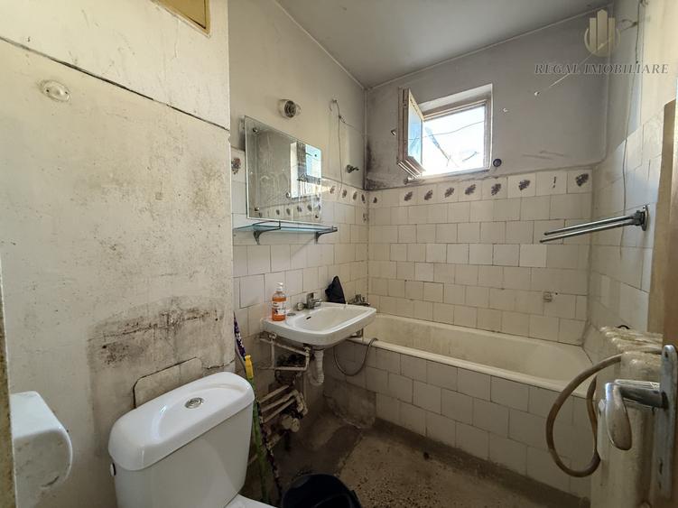 Apartament cu 3 camere decomandat în Drumul Taberei