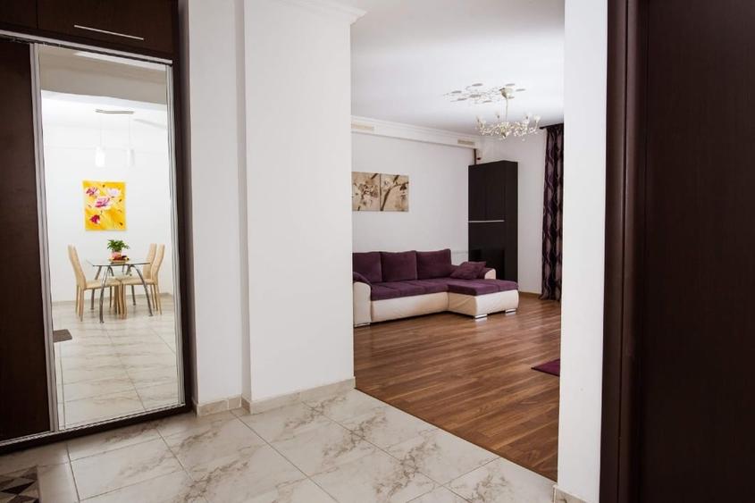 Apartament cu 2 camere decomandat, mobilat în Central