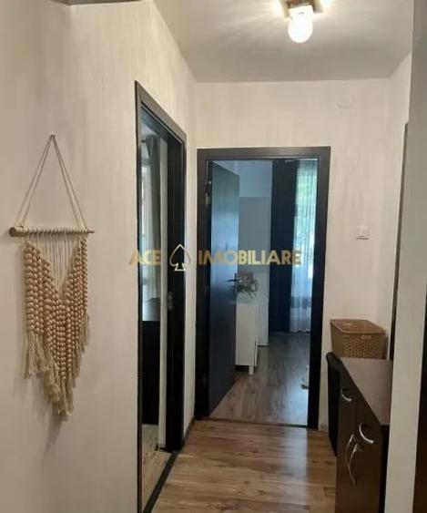 Apartament cu 3 camere decomandat, mobilat în Berceni