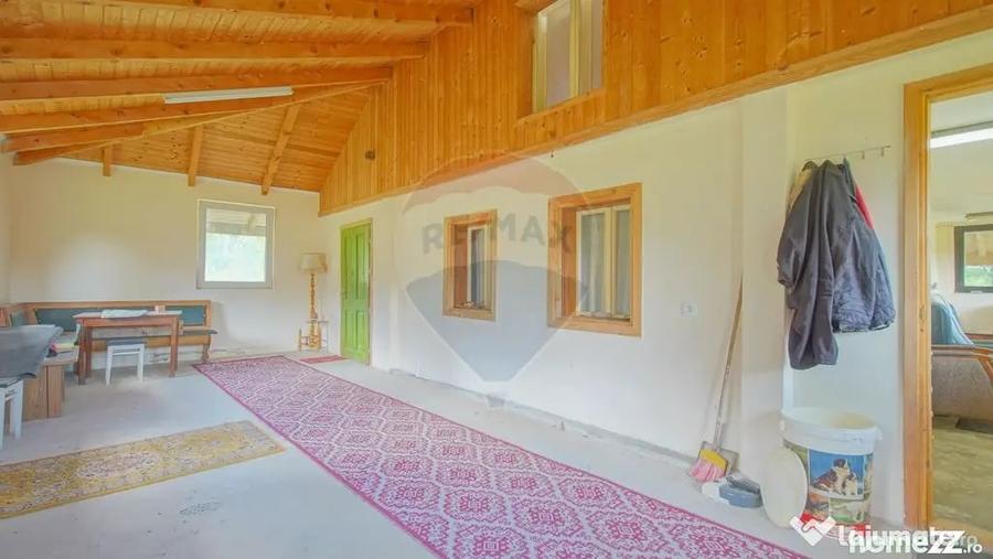Casă cu 3 camere cu Teren 8100 Mp în Ucea