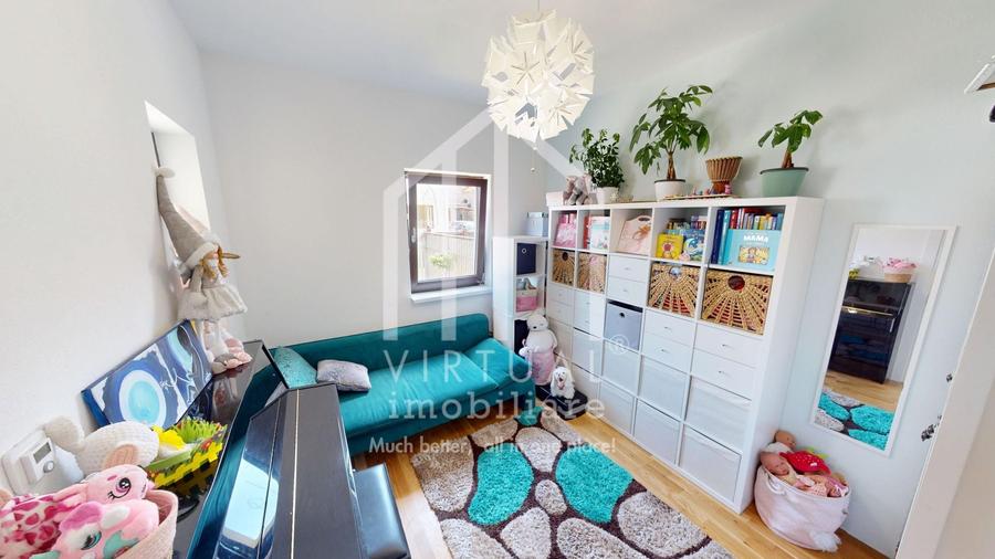 Duplex cu 5 camere cu Canalizare în Cristian