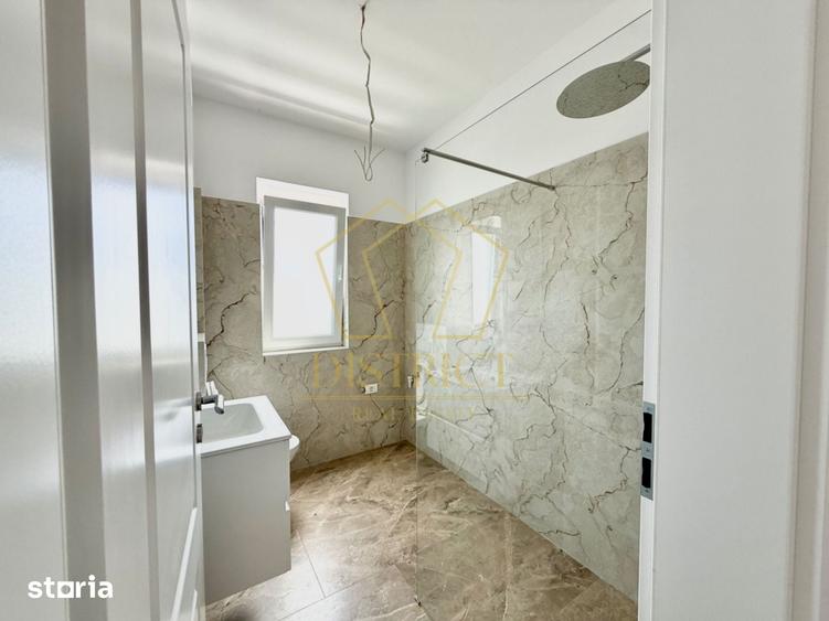 Casă cu 4 camere cu Teren 374 Mp în Sânandrei