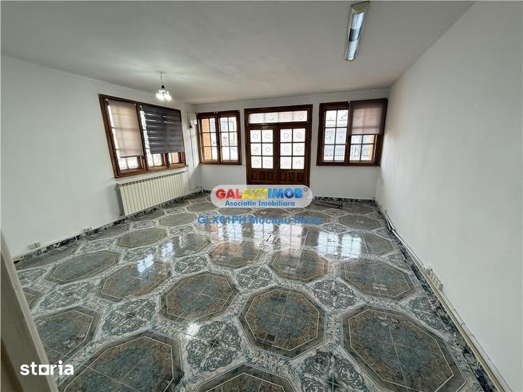 Casă cu 7 camere cu Teren 400 Mp în Republicii