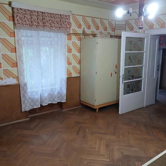 Casă cu 3 camere cu Teren 1095 Mp în Central