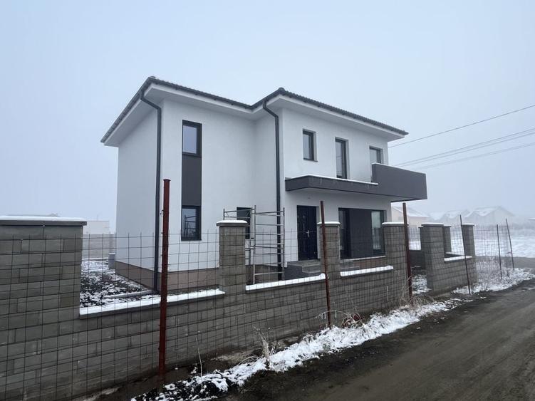 Sacalaz individuala P+E,Terasa,balcon,2 bai,5 camere,2 F.s - 4