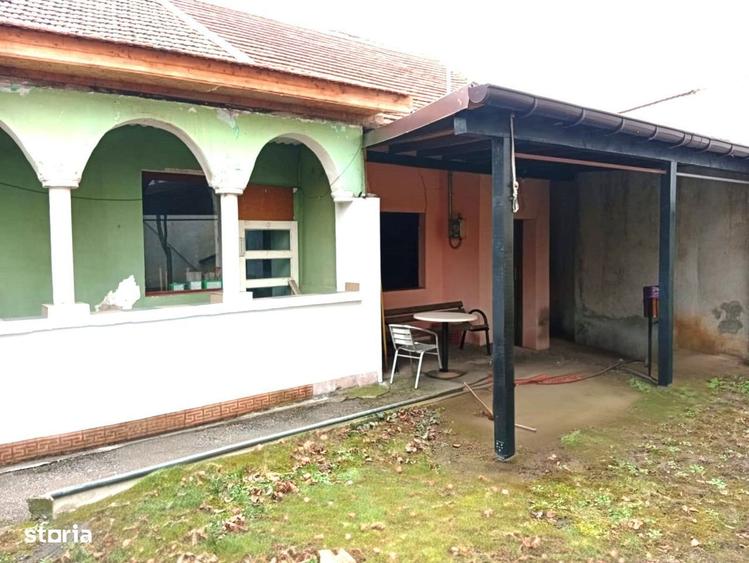 O casa cu doua apartamente in zona centrala - 8