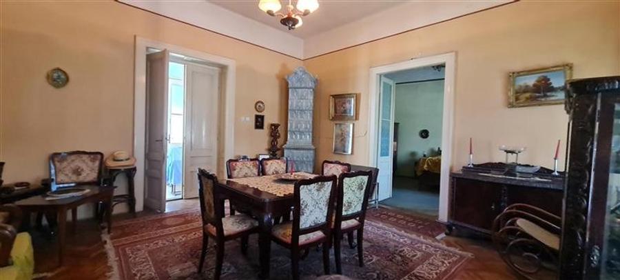 CASA DEOSEBITA IN ZONA CENTRALA - 1