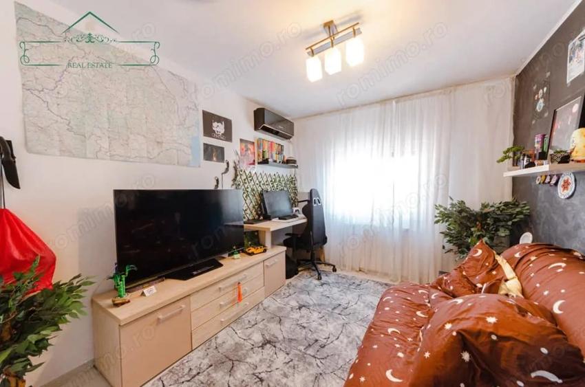 Apartament cu 5 camere decomandat în Miorița