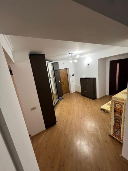 De vanzare 3 camere in zona Schei - 5