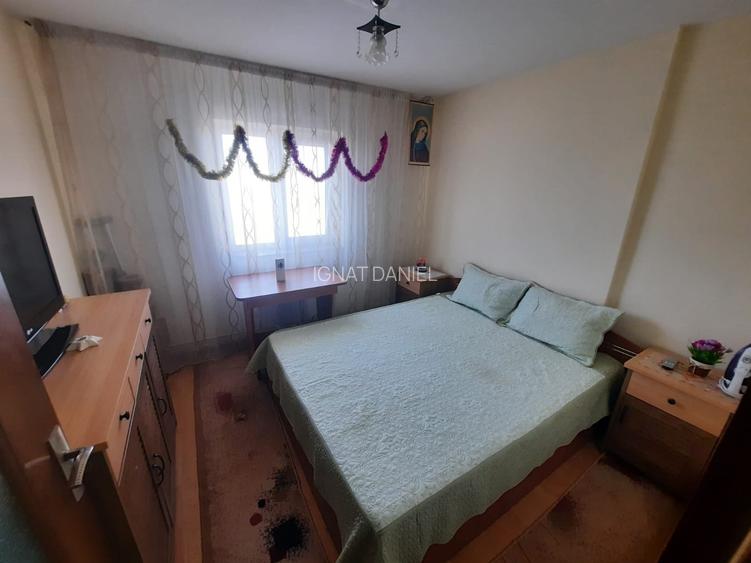 Apartament cu doua camere decomandat, etajul 7/10, zona Alexandru cel Bun
