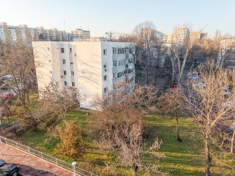 Titan, parcul IOR, Bloc H, decomandat, centrala, vedere la ,,padure,, - 1