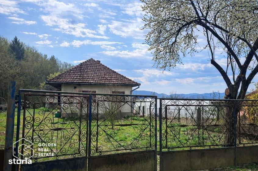 Casa cu teren generos 1.944 mp, Magulicea, Varfurile - 2