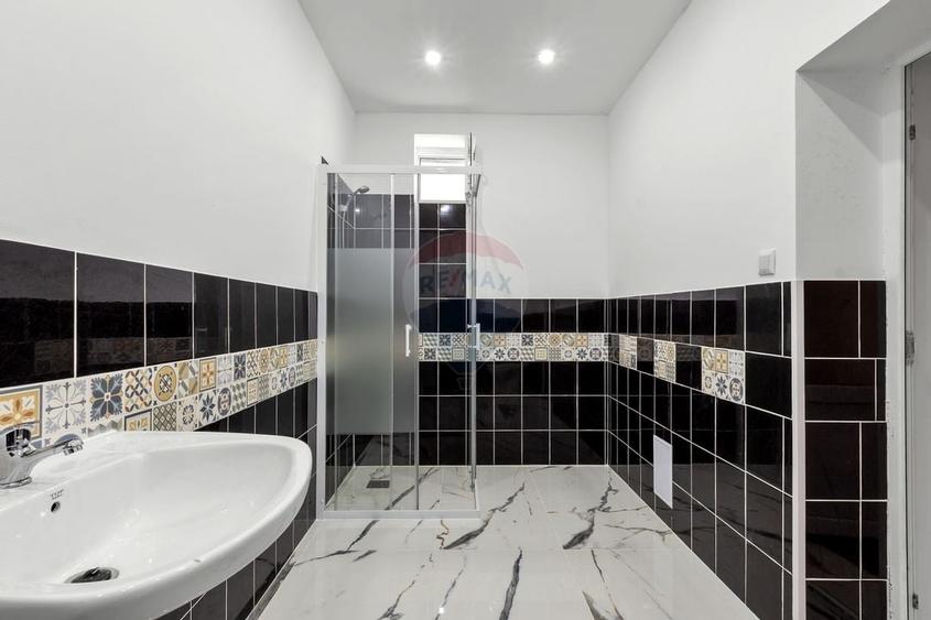 Casa renovata recent, zona centrala Pecica - 14