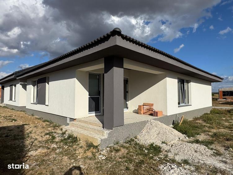 Casa de vanzare in Cihei cu 4 camere - 2