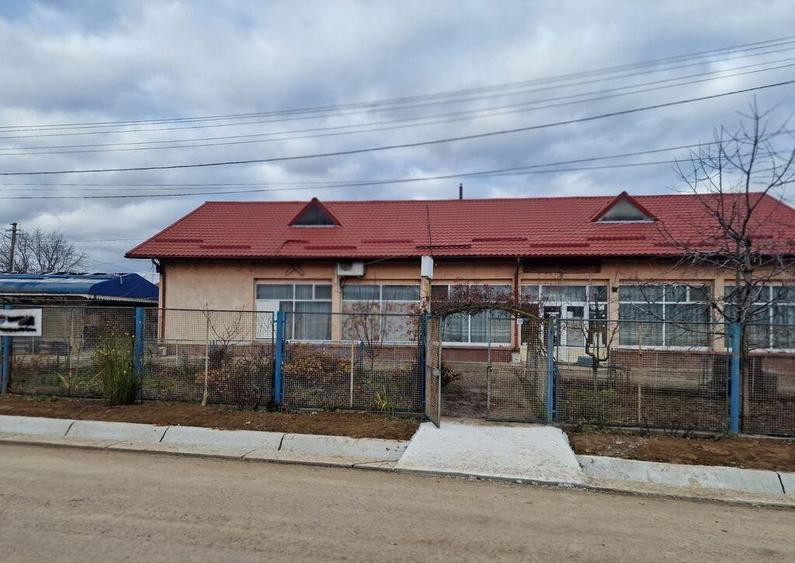 Se ofera spre vanzare / inchiriere cladire cu spa?iu... - 2