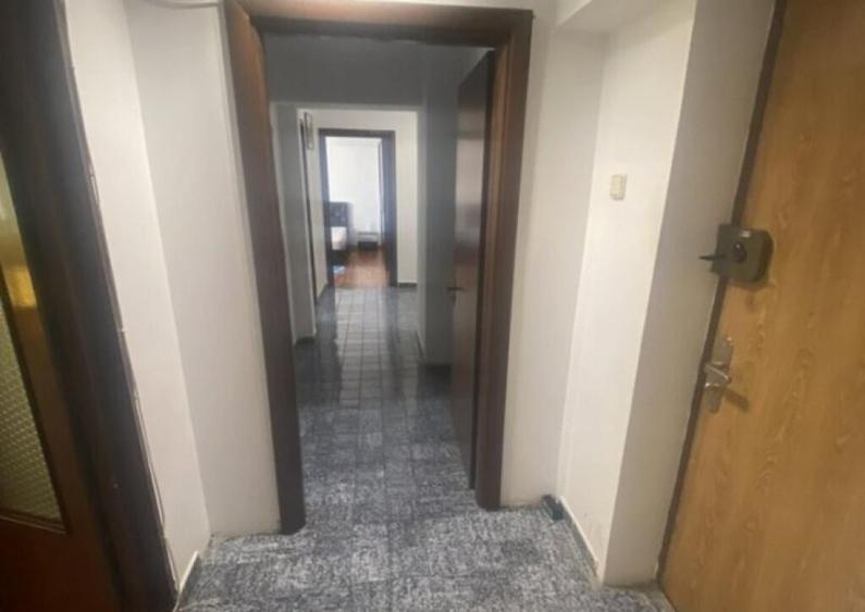 Central,B dul.Unirii, colt cu B-dul. Mircea Voda,Ap.2 cam. - 15