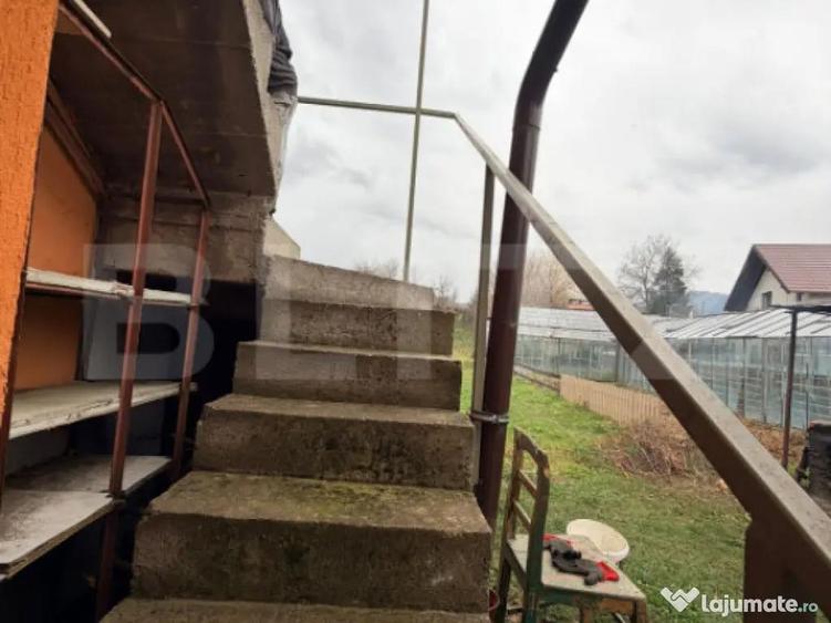 Casa de vanzare proprietate generoasa 2.285 m2 teren - 5