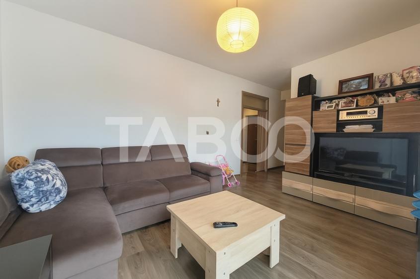 Apartament de vanzare 3 camere 2 bai etaj 1 zona Brana Selimbar - 1