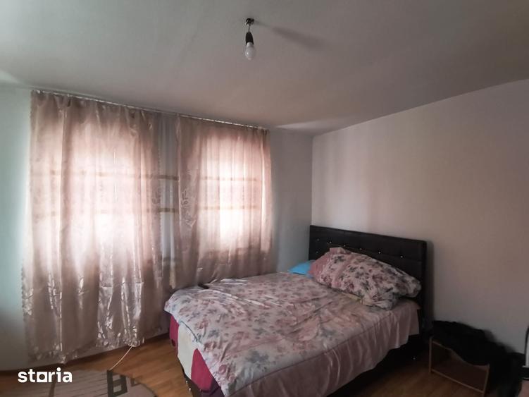 Casă cu 4 camere cu Teren 1500 Mp în Adâncata
