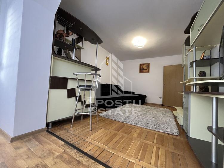 Apartament cu 3 camere, decomandat, etajul 1, zona Sagului - 1