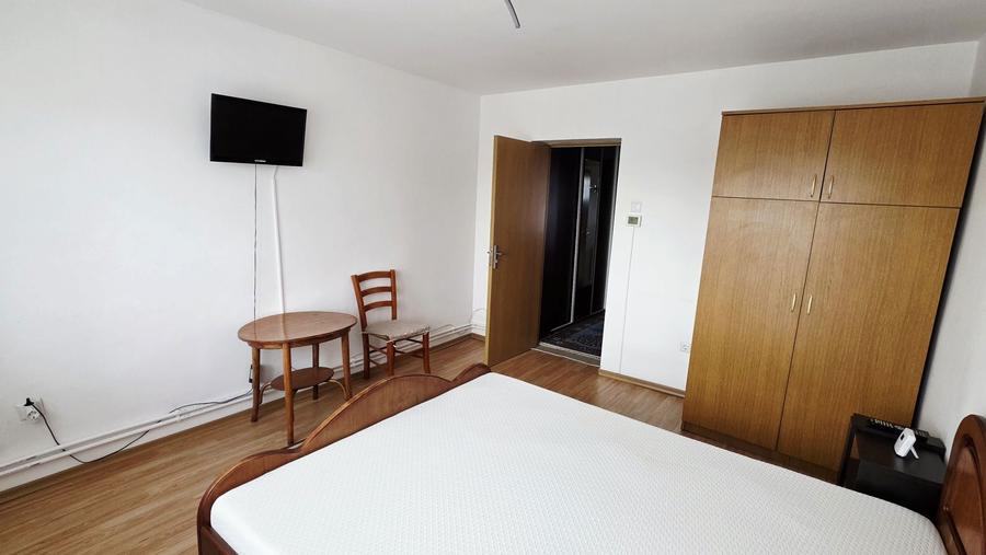 De inchiriat apartament 2 camere, et. 3, zona Hotel - 10