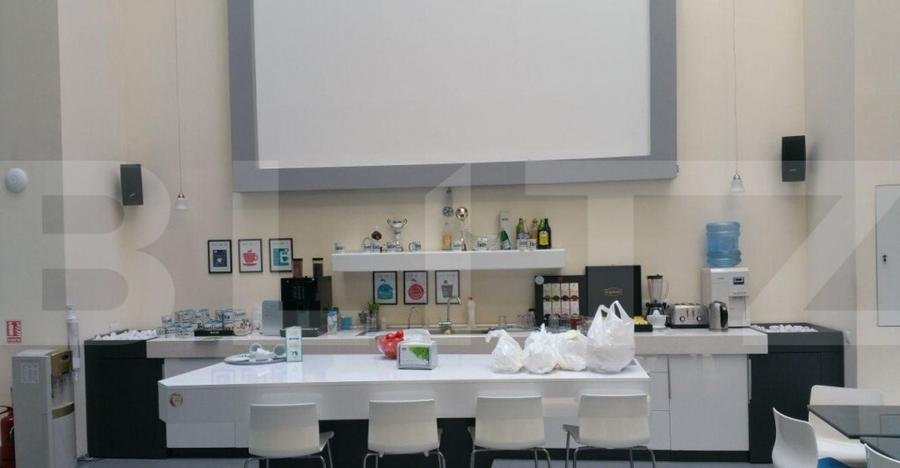 Cladire de birouri, Ultracentral - 1