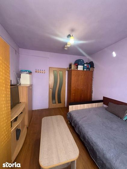 DGM Imobiliare: Camera camin str. Spaniei-Nanterre, et. 1/4 - 1