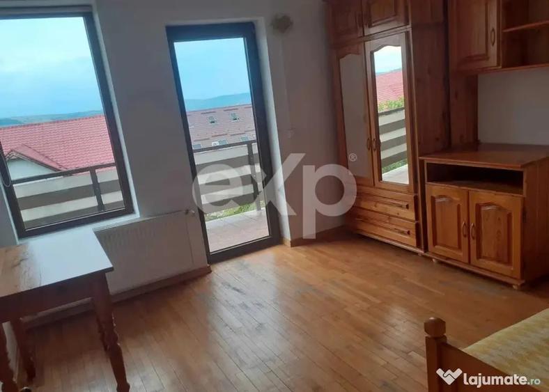 Apartament cu 3 camere semidecomandat în Europa
