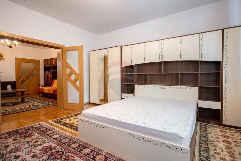 De inchiriat apartament 3 camere la casa, zona Florilor cu parcare - 1