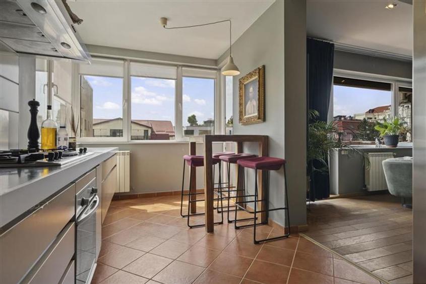 Penthouse cu 6 camere decomandat, mobilat în Aviatorilor