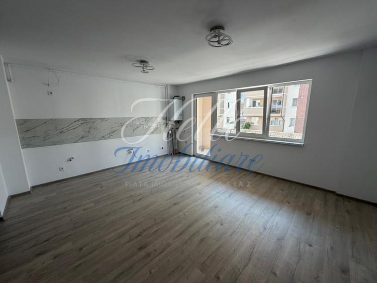 Apartament cu 3 camere semidecomandat în Florești