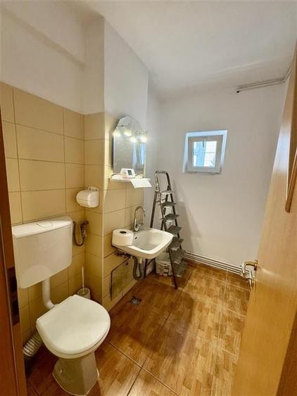 Spatiu comercial de inchiriat cu vitrina si - 8