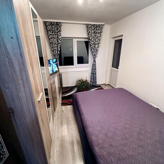 Apartament 3 camere,2 bai,decomandat,zona Politie - 4