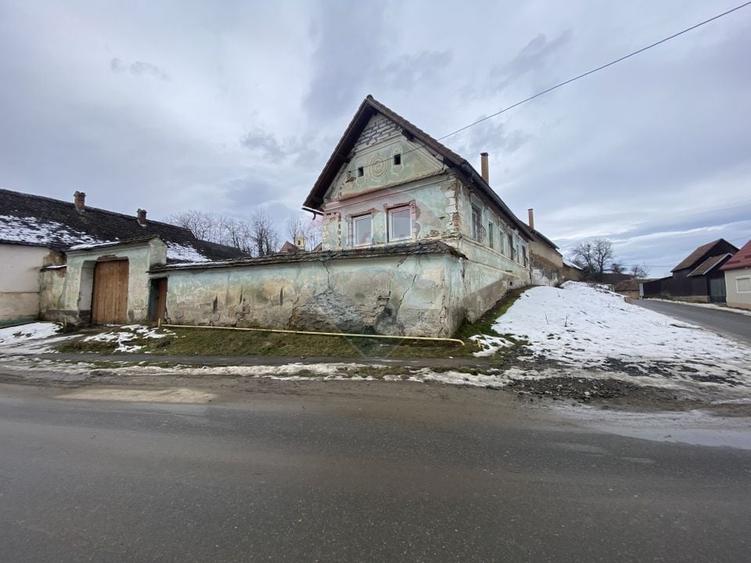Casă de vânzare în Chirpar / ideală pentru investiție/pensiune - 1