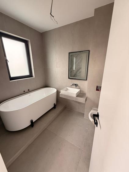 Casa 4 camere / 3 bai / FINALIZATA / 400 mp teren Complex Crown Village - 9