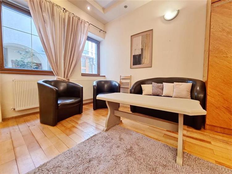 Garsoniera spatioasa de inchiriat in Centrul Istoric al Brasovului - 11