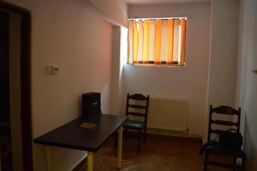 Timpuri Noi-apartament 3 camere in vila interbelica demisol/p 1,curte - 8