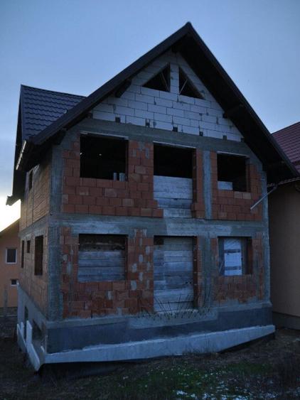 Vila la Rosu in Burdujeni - 4