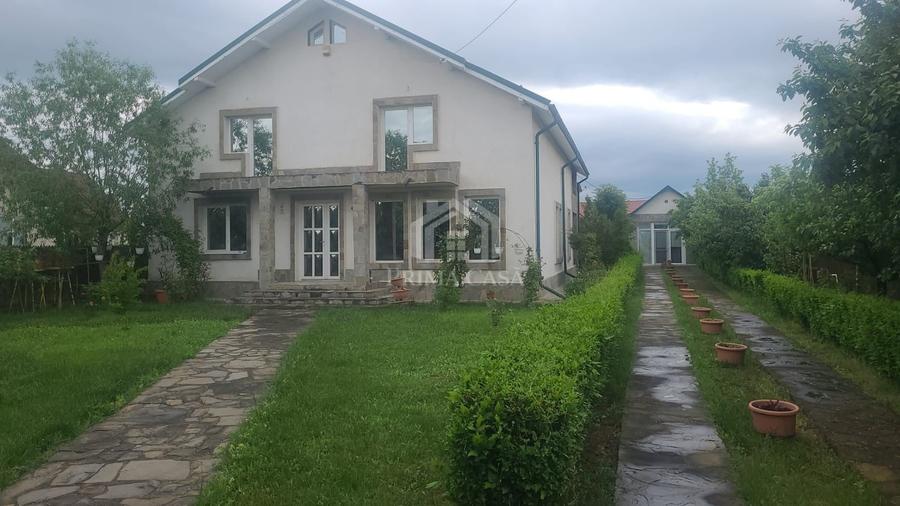 Casă individuală cu 5 camere cu Canalizare în Spătaru
