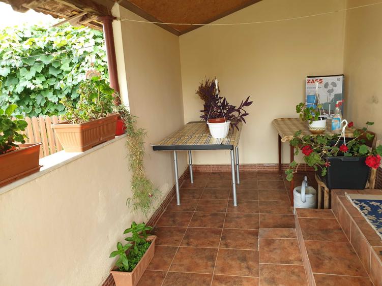 Casă cu 4 camere în Stâlpeni