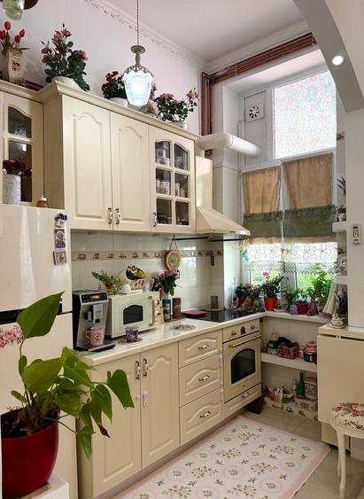 Apartament cu 3 camere semidecomandat în Universitate