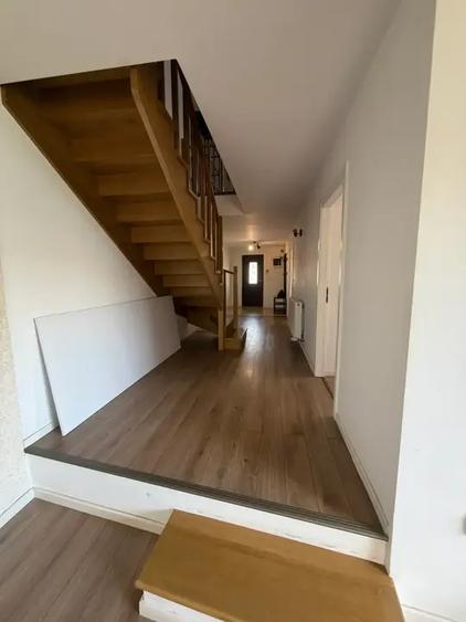 Duplex cu 5 camere cu Canalizare în Central