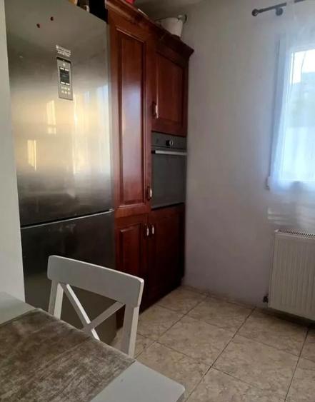 Apartament cu 3 camere decomandat în Titan