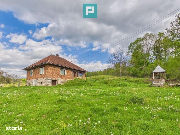 Casă cu 2 camere cu Teren 17681 Mp în Almaș
