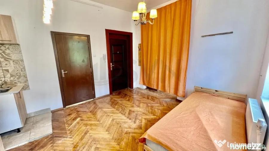 Casă cu 5 camere cu Teren 66 Mp în Universitate