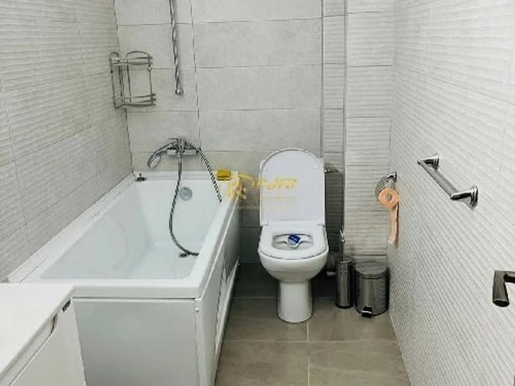 Apartament cu 3 camere decomandat în Podul de Fier